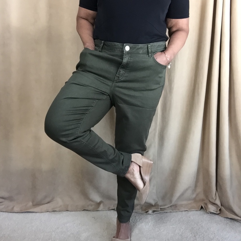 Lane Bryant Mid Rise Super Stretch Skinny Jeans 18